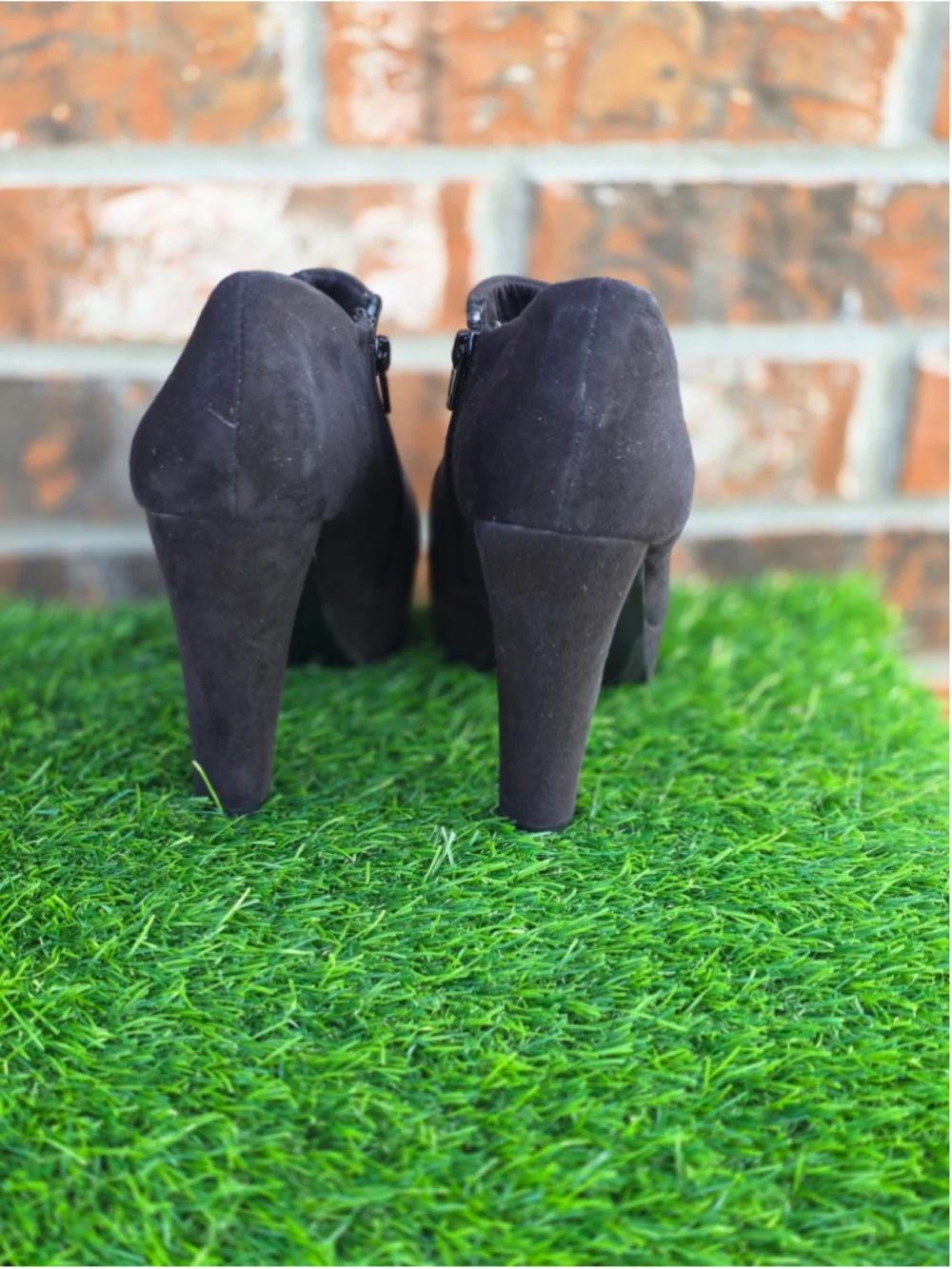 Limelight Cubbie Black Faux Suede Platform Ankle Booties – Women’s Size 10